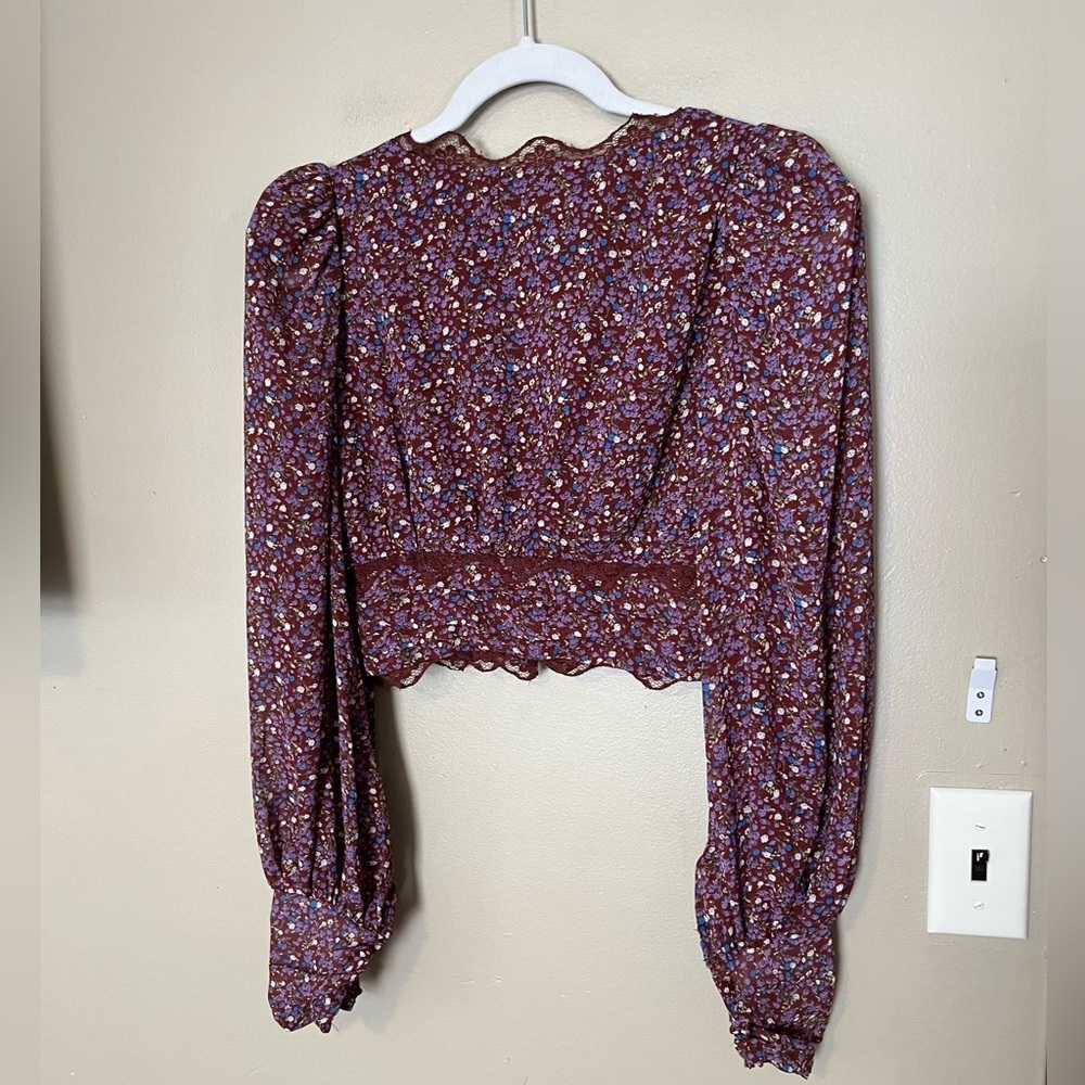 ASTR The Label Zanna Floral Lace Trim Top NWT - Picture 6 of 8